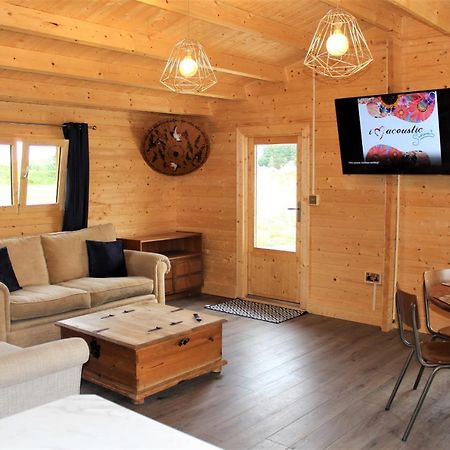 Stunning 5-Bed Cabin In Ashton Under Hill 이브샘 외부 사진