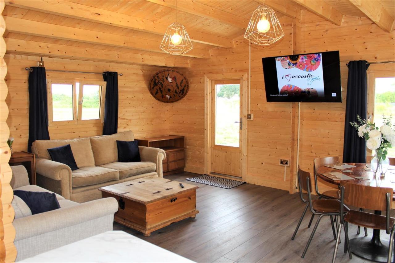 Stunning 5-Bed Cabin In Ashton Under Hill 이브샘 외부 사진