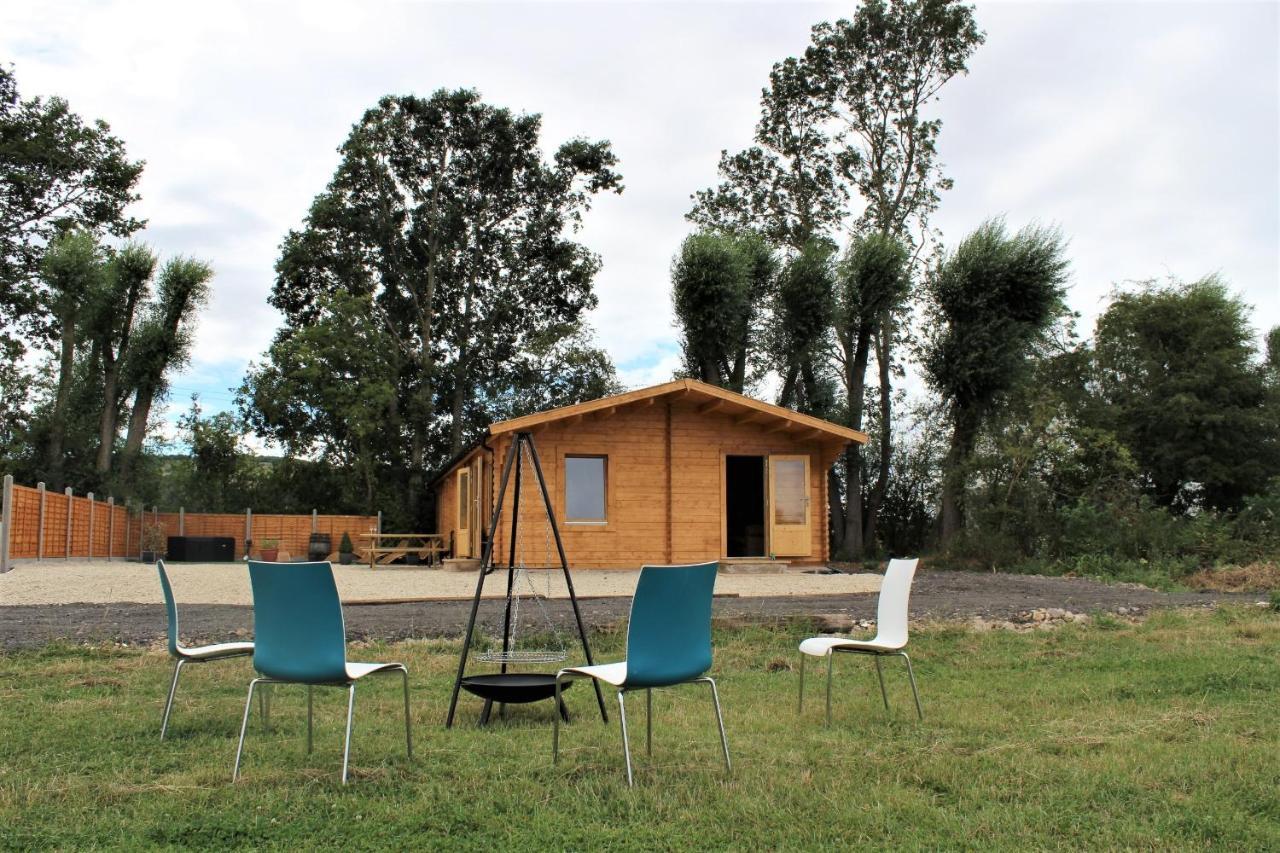 Stunning 5-Bed Cabin In Ashton Under Hill 이브샘 외부 사진